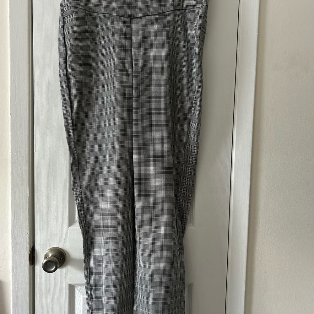 Woman’s Gray Plaid Pants. Size L